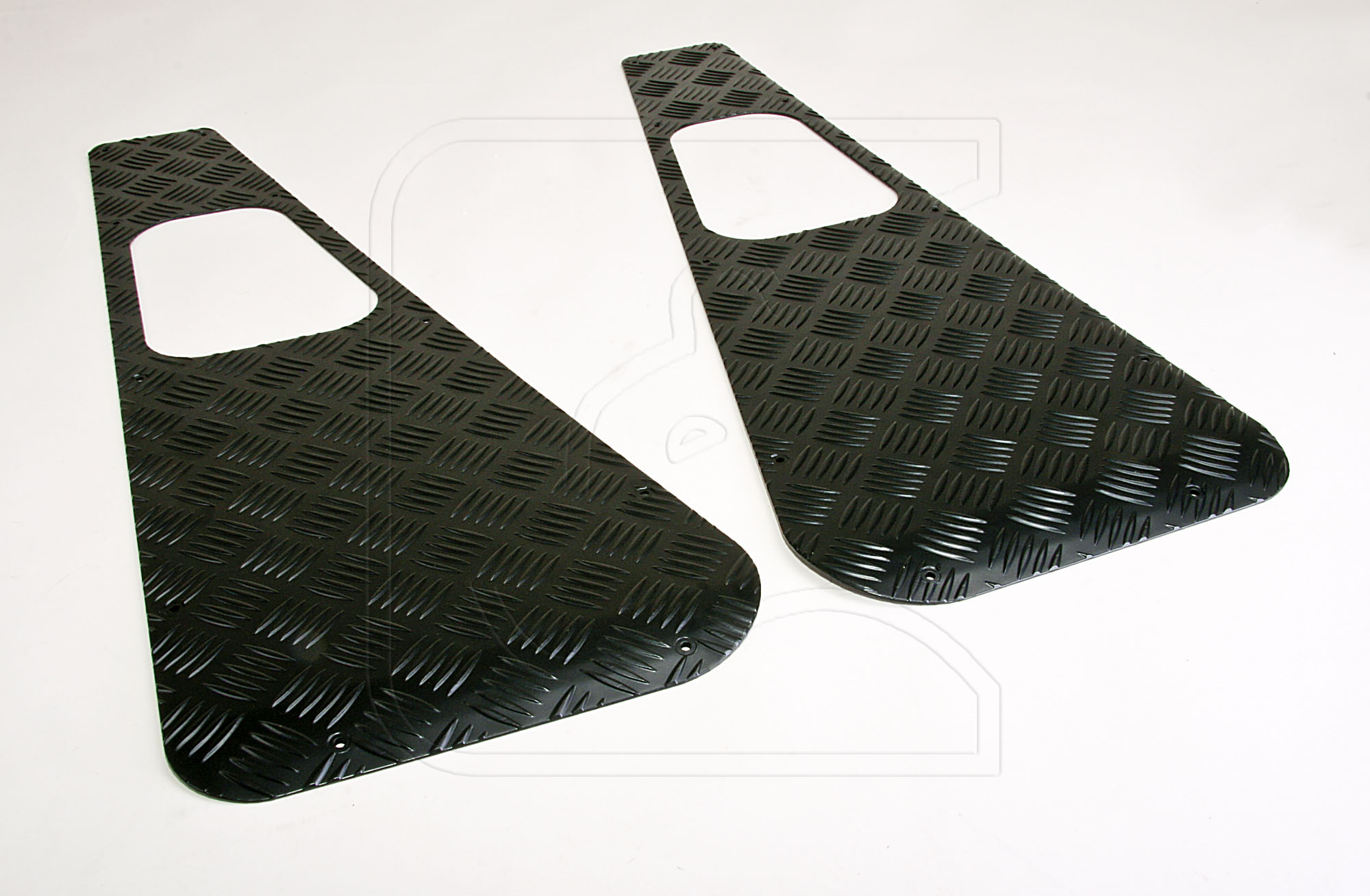 Riffelbleche schwarz pulverbeschichtet für Defender