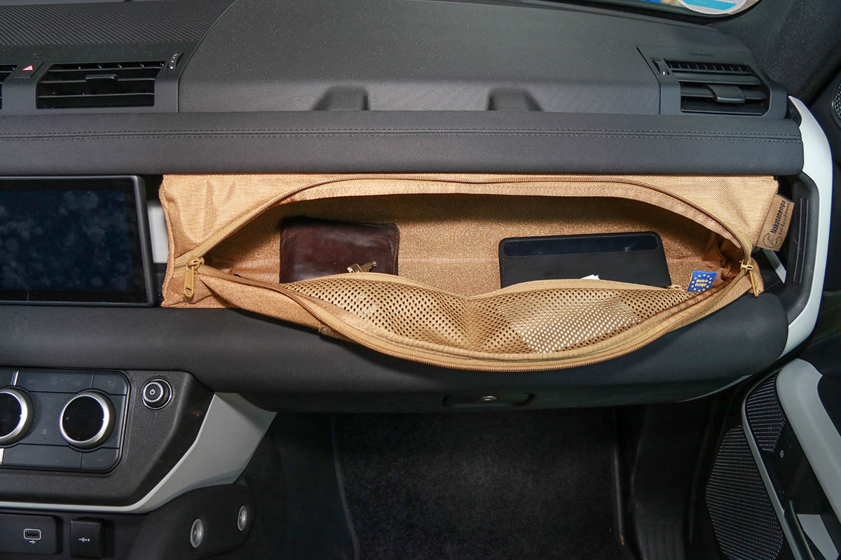 Ablagefach New Defender geöffnet