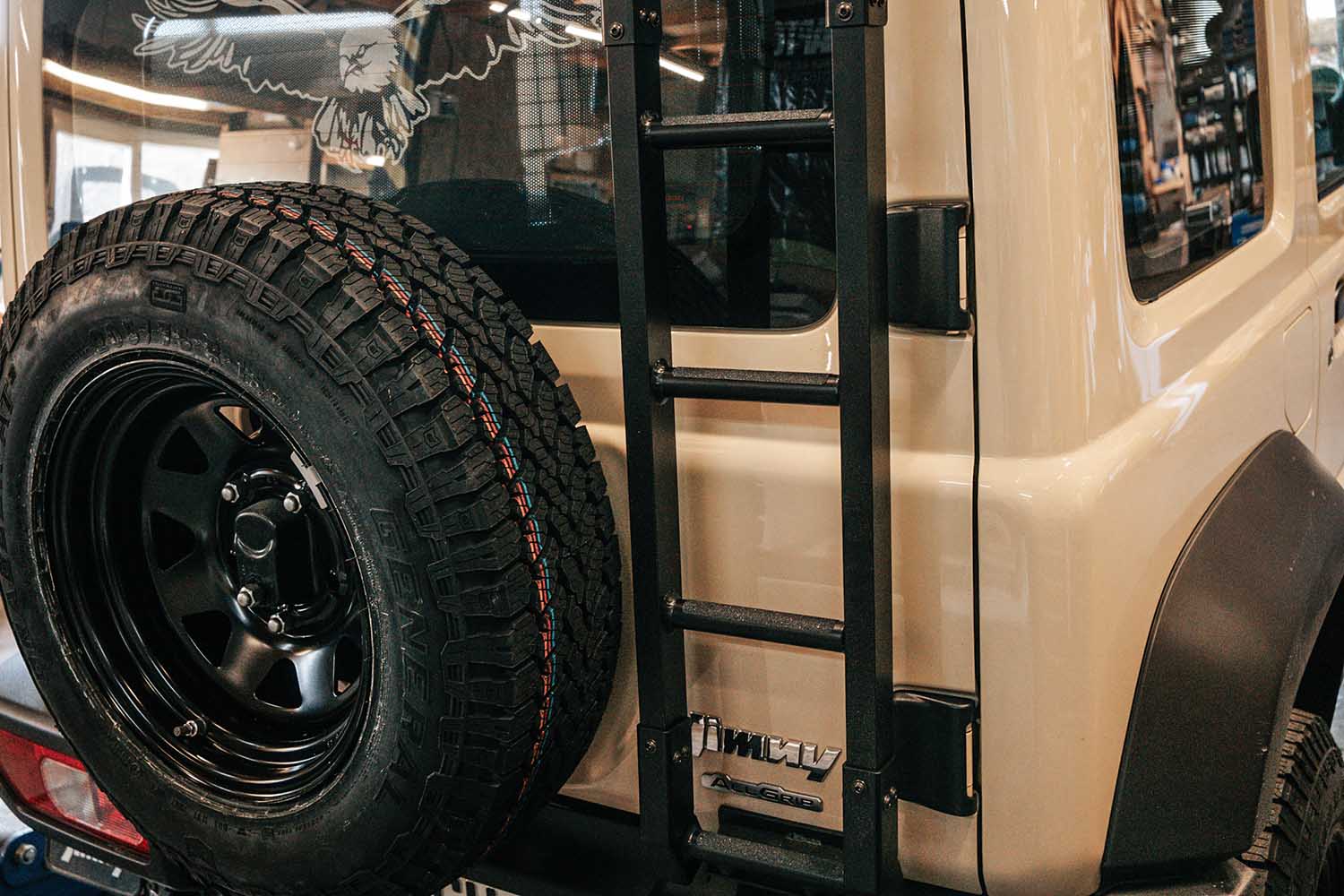 Suzuki Jimny Heckleiter Anitrutsch-Steifen