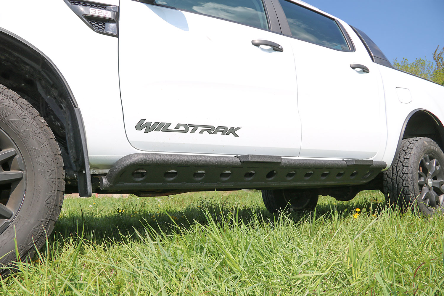 ford-ranger-rockslider-tritt-an-der-seite-03