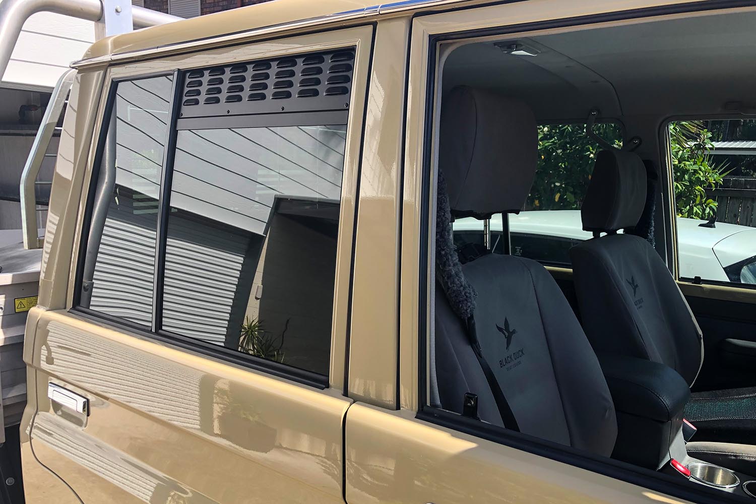 Nakatanenga Lüftungsbleche Seitenfenster hinten - Toyota Land Cruiser 79 Series
