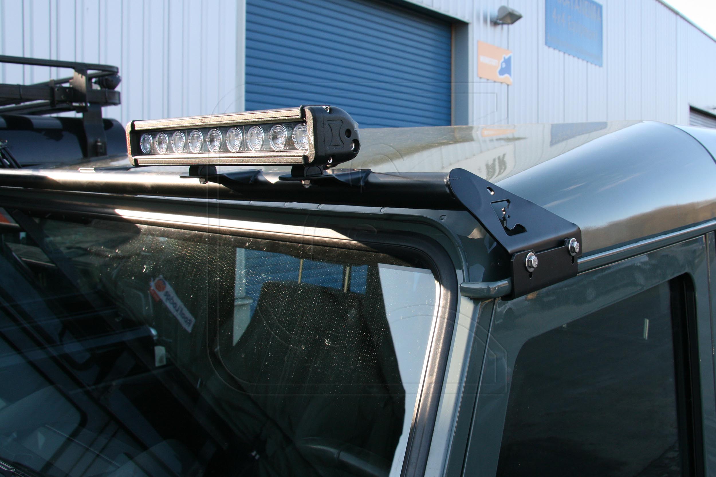 Nakatanenga Lampenbügel für Land Rover Defender, mit 2 LED Fernscheinwerfern leistenförmig