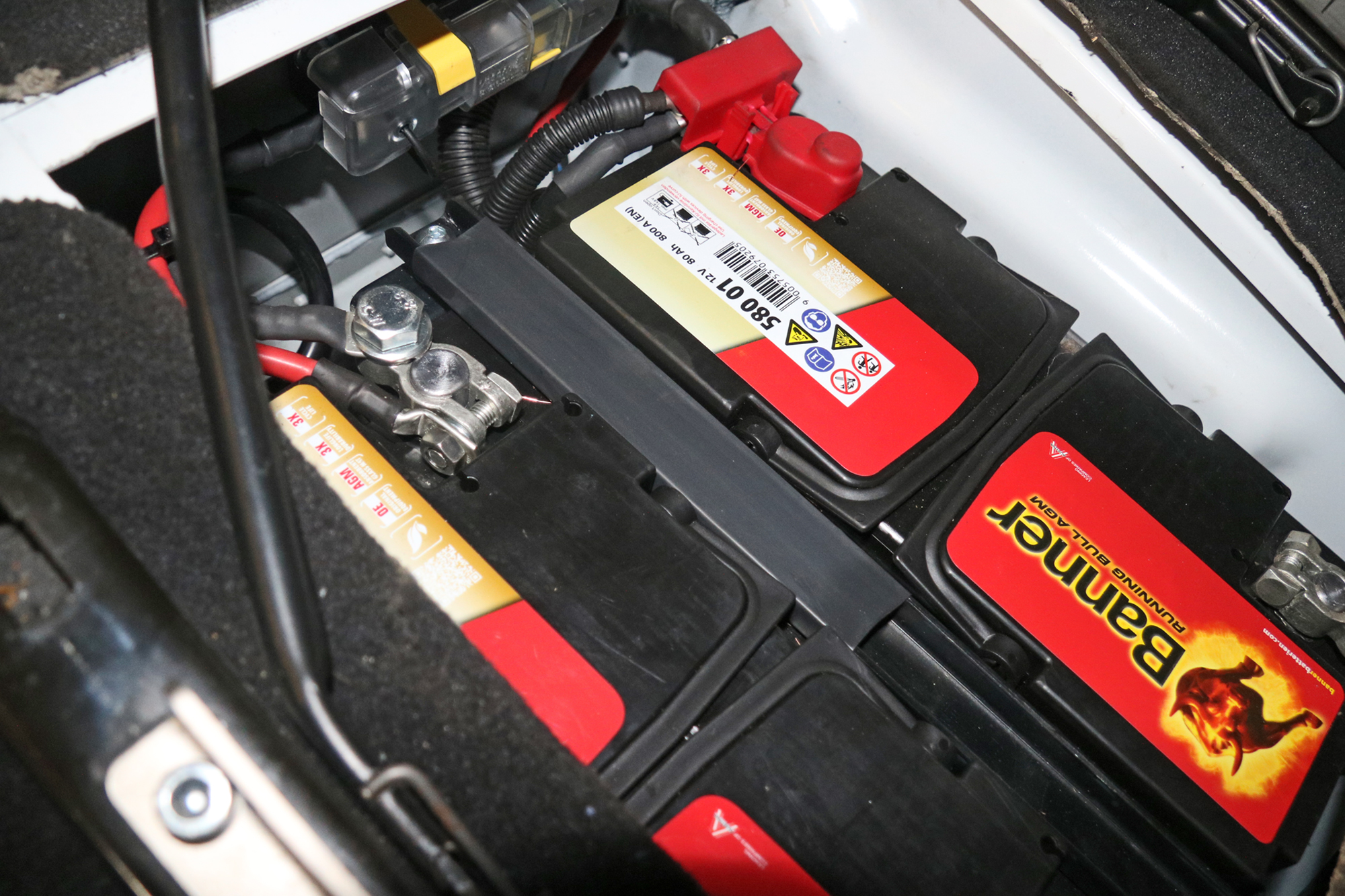 Ansicht, Doppelbatteriehalter verbaut