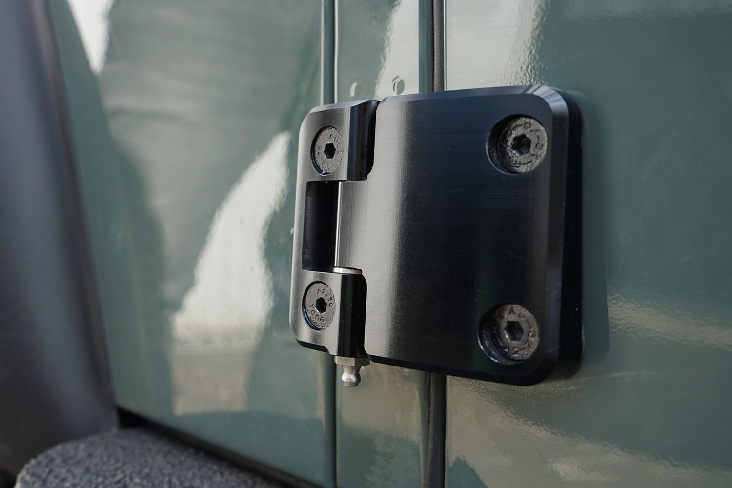 schwarze Türscharniere für Defender