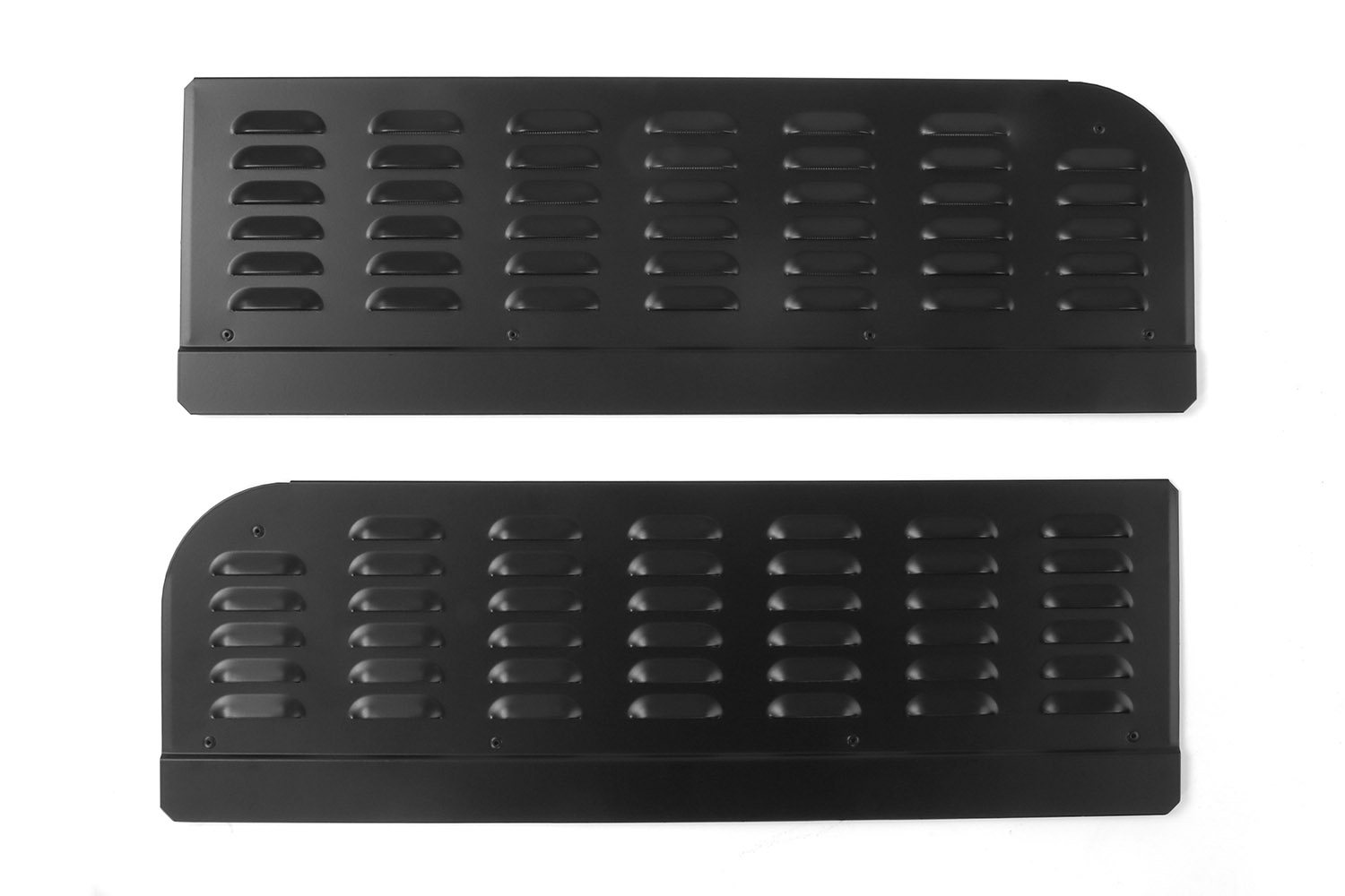 schwarz pulverbeschichtete Lüftungsbleche für INEOS Grenadier