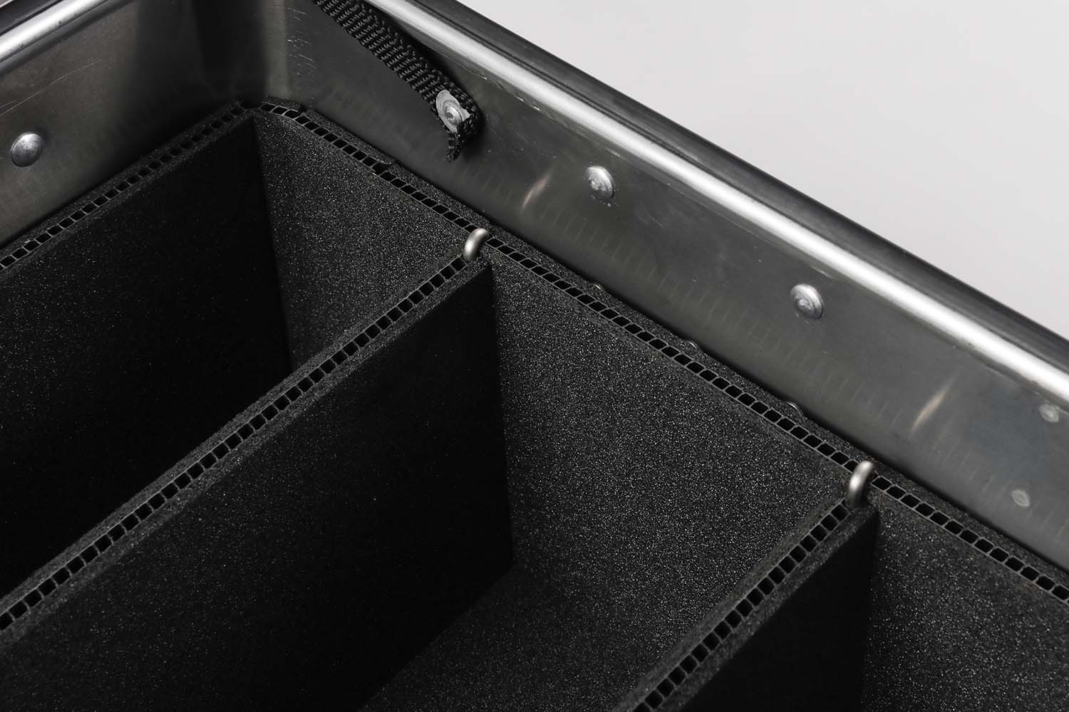 RuumX Unterteilungssystem / Schutzschaum für Alubox, individuelle Unterteilung