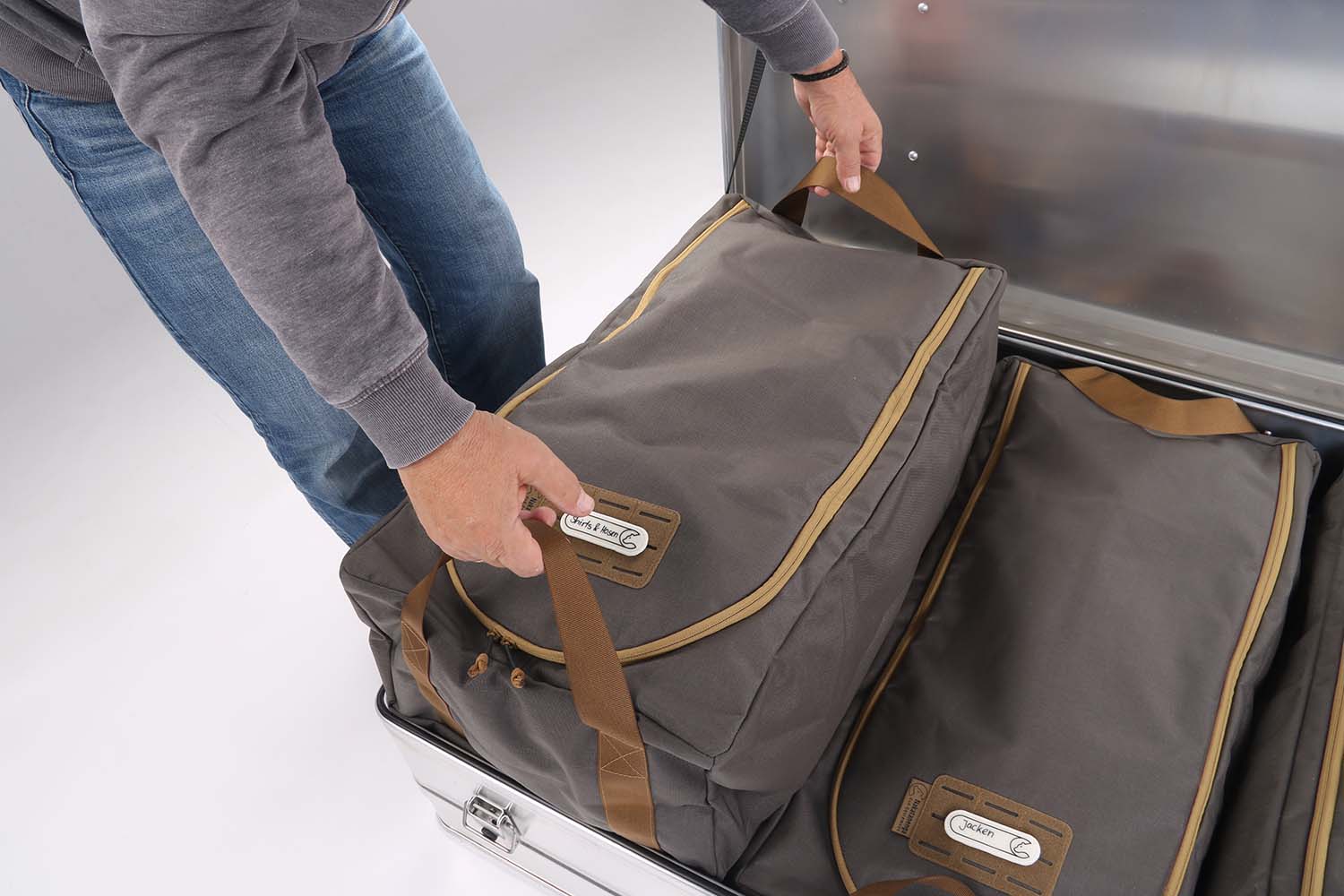 bis zu drei Taschen passen in die Alubox S198