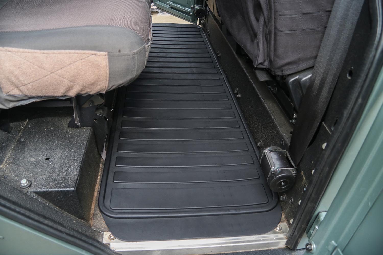 Anwendungsbeispiel, Gummifussmatten, hinten, für Land Rover Defender 110, MY 1987 - 2006