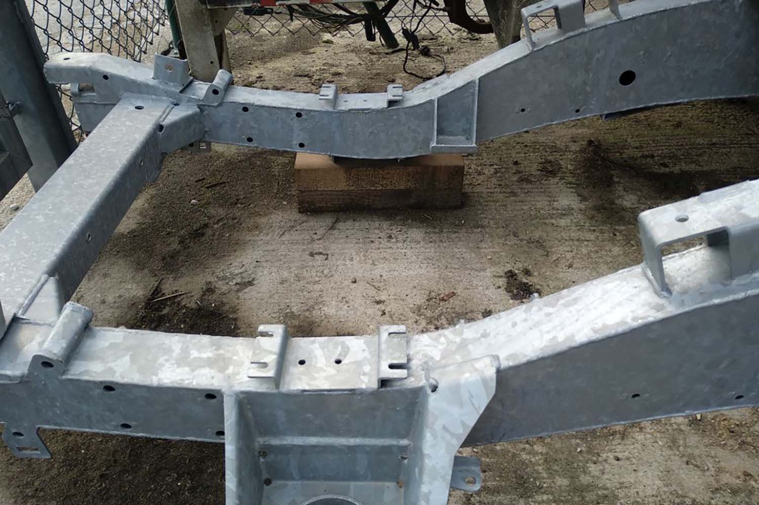 Rahmen verzinkt für Defender und Discovery