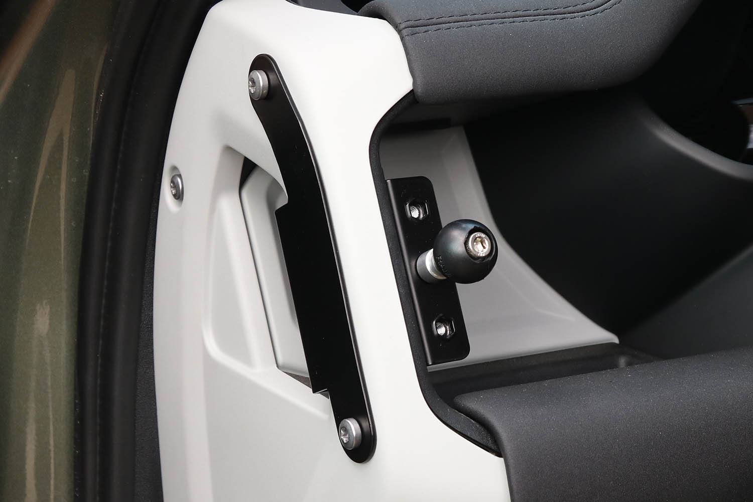 Montagepunkt Armaturenbrett, New Defender L663, mit RAM Mount Kugel