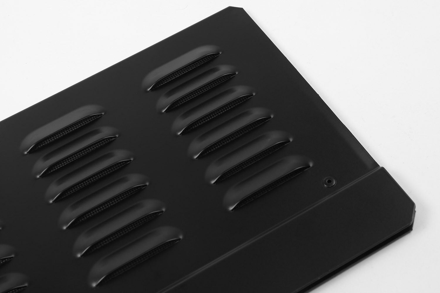 Lüftungsgitter für hintere Seitenfenster, Grenadier