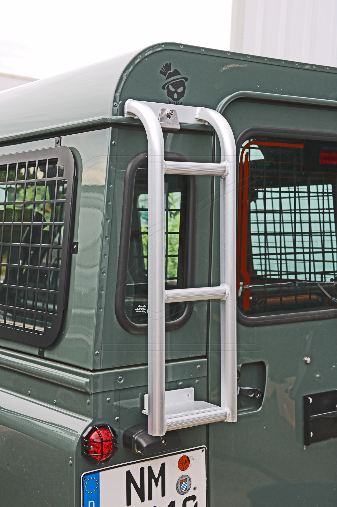 Land Rover Defender Heckleiter - kurz und ohne Tritt