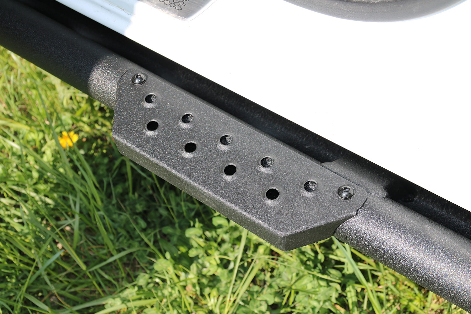 ford-ranger-rockslider-tritt-an-der-seite-02