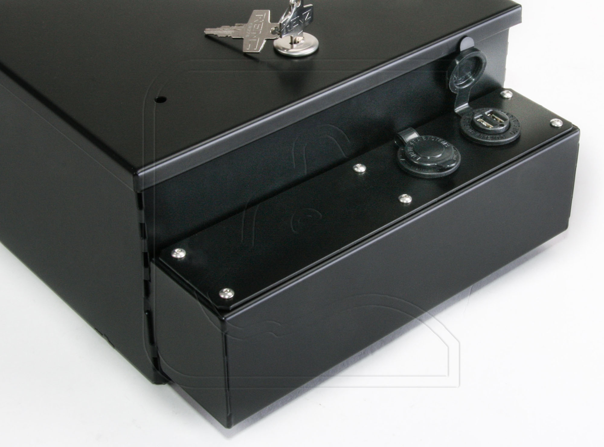 absperrbare Wertsachenbox mit USB-Steckdose