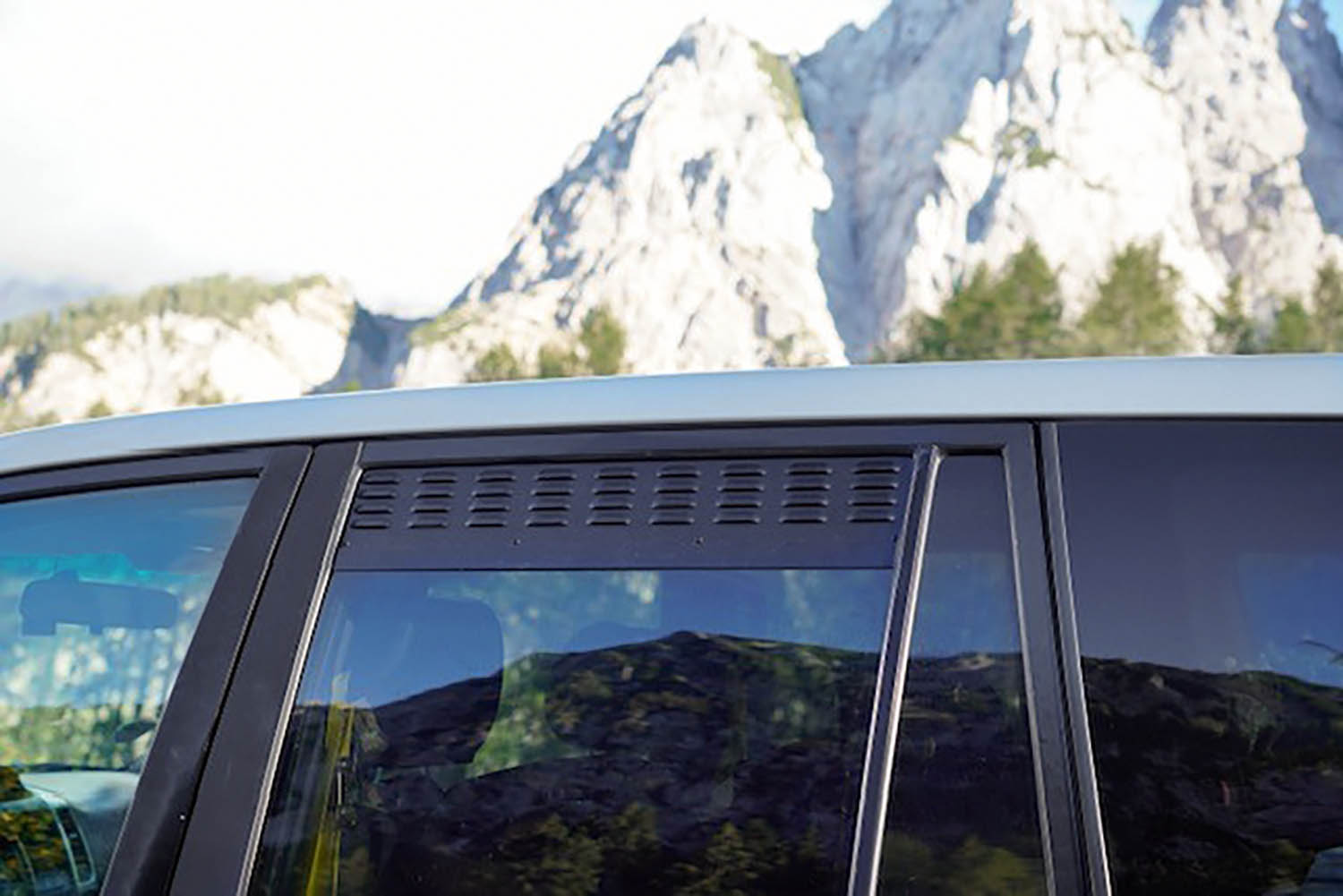 Lüftungsblech angewand am Land Cruiser J150